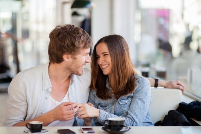 dollarphotoclub 55917643 700x466 Пара в кафе   Couple in cafe