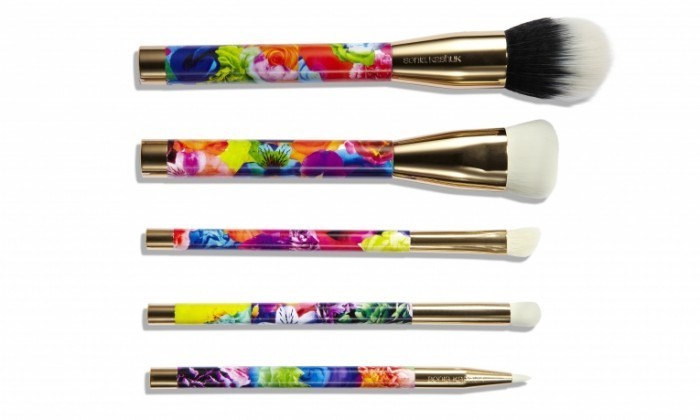 rbk040115btyunder25001 700x420 Кисточки для макияжа   Makeup Brushes