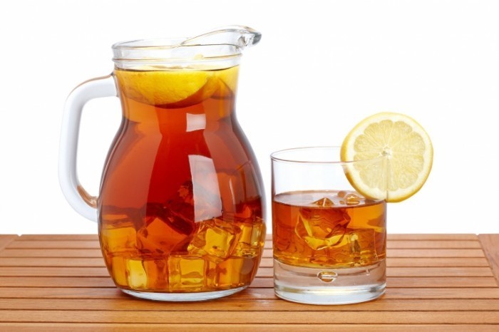 806f1805 shutterstock 30572761.xxxlarge 2x 700x466 Чай с лимоном   Tea with lemon