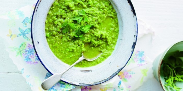 Pea Soup Lee Holmes 700x349 Зеленый суп   Green soup