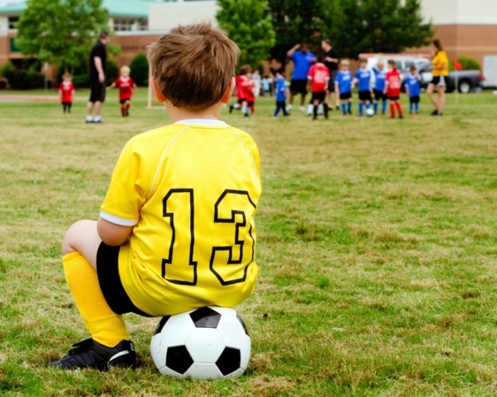 shutterstock 102365713 700x560 Мальчик с мячом   Boy with ball