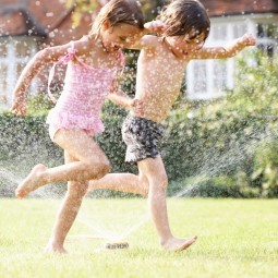 Дети в фонтане - Children in the fountain