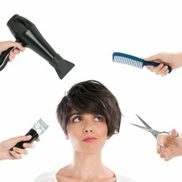 Девушка с парикмахерскими инструментами - Girl with hairdressing tools