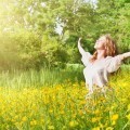 Счастливая девушка в поле - Happy girl in a field