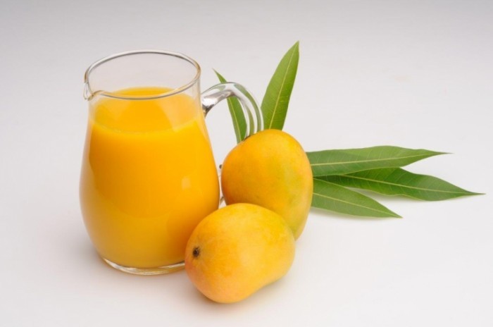 shutterstock 135441275 700x464 Манго и сок   Mango and juice