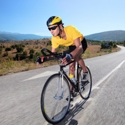 Велосипедист на дороге - Cyclist on road