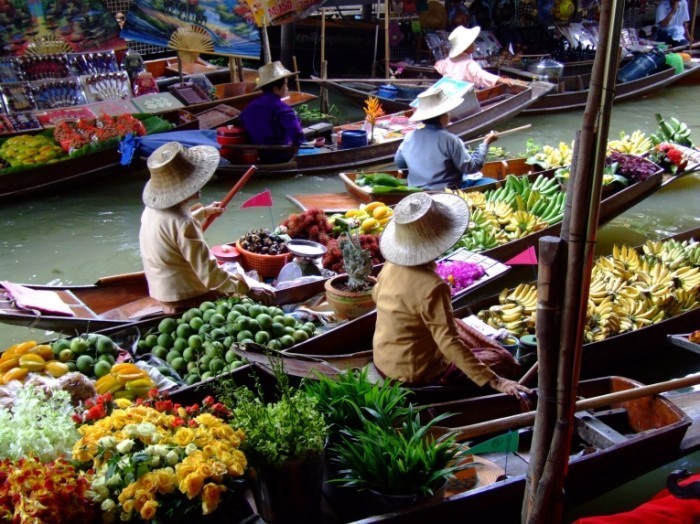 Fotolia 1612425 Subscription L Thailand KateShephard 700x524 Рынок на лодках   Market boats