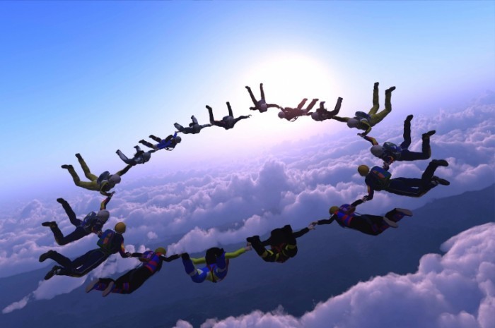 Fotolia 38232644 M 700x465 Люди в небе   People in the sky