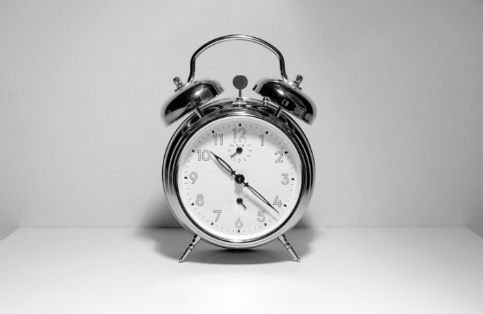 alarm clock istock photo 700x456 Будильник   Alarm clock