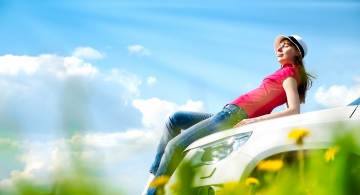 depositphotos 11438433 xl 700x380 Девушка на капоте машины   Girl on the hood of the car