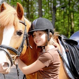 Девочка с лошадью - Girl with a horse