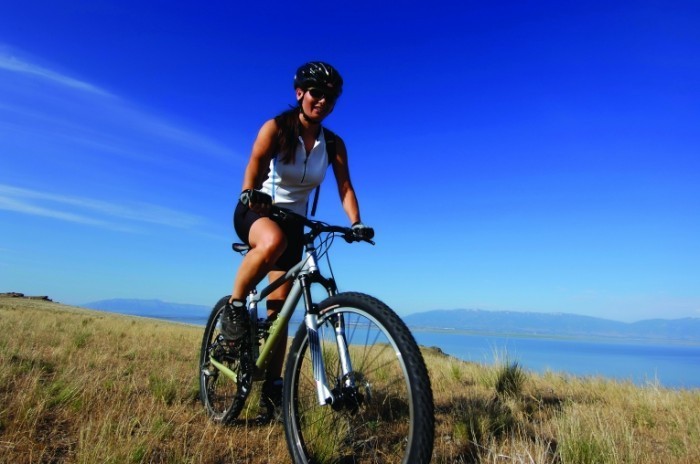 istock 000001788507large 700x464 Девушка на велосипеде   Girl on bike