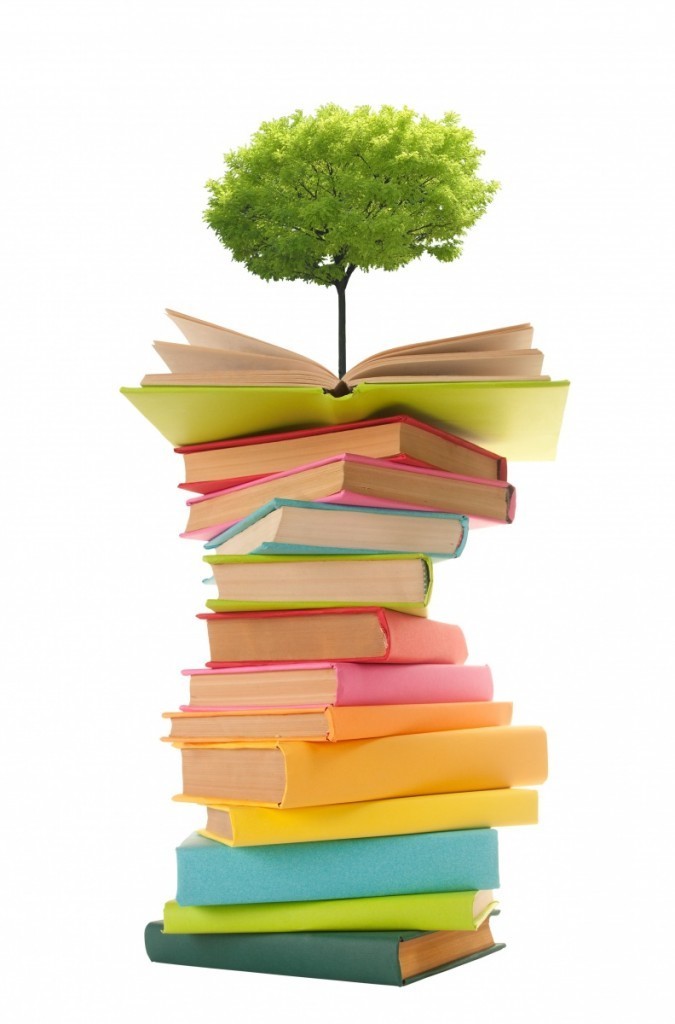 shutterstock 948759554 675x1024 Книги и дерево   Books and tree