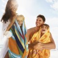 Семья с детьми в полотенцах - Family with children in towels