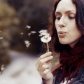 Девушка с одуванчиком - Girl with dandelion