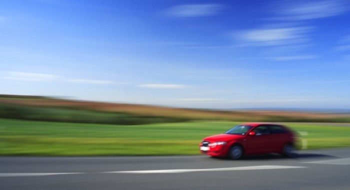 istock 000002259267medium 700x381 Красное авто на скорости   Red car at speed