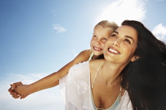 radiant mom istock 700x465 Мама с дочкой   Mother with daughter