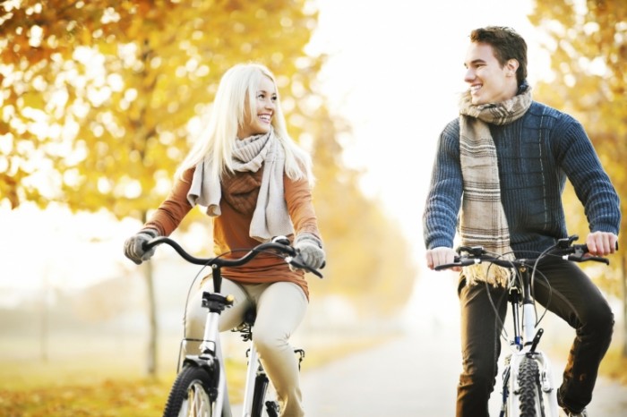 People 021 700x466 Пара на велосипедах   Couple on bicycles