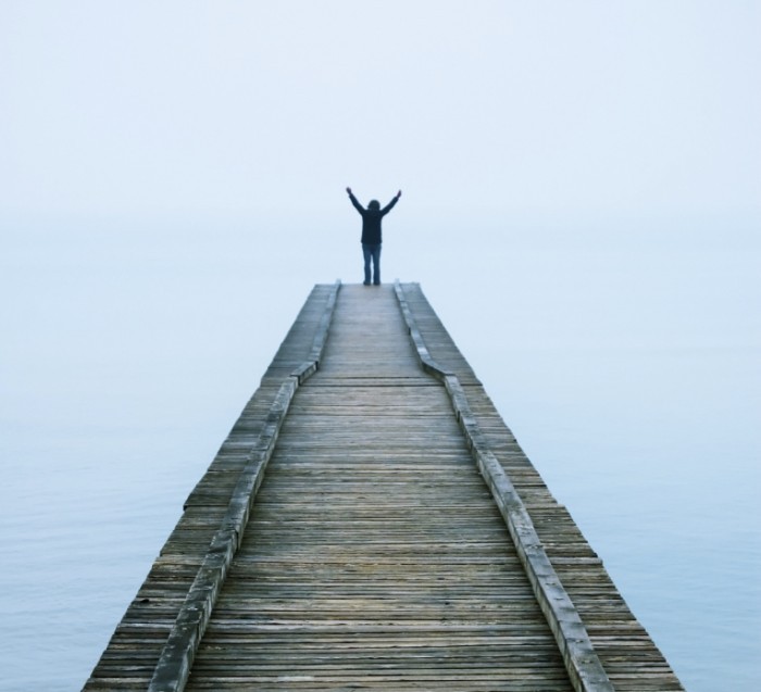 istock 000003524849large 700x637 Человек на мосту   Man on bridge