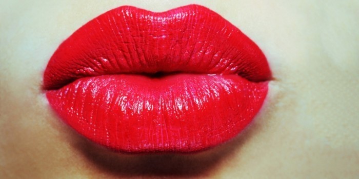 lip plumping beauty promo 700x349 Красные губы   Red lips