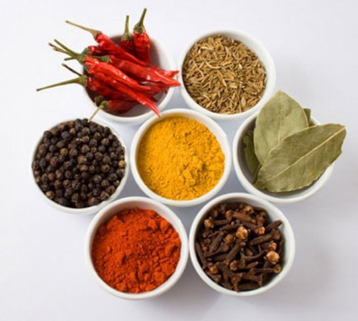 cropped cropped istock photo of spices and peppers3 700x628 Специи   Spice