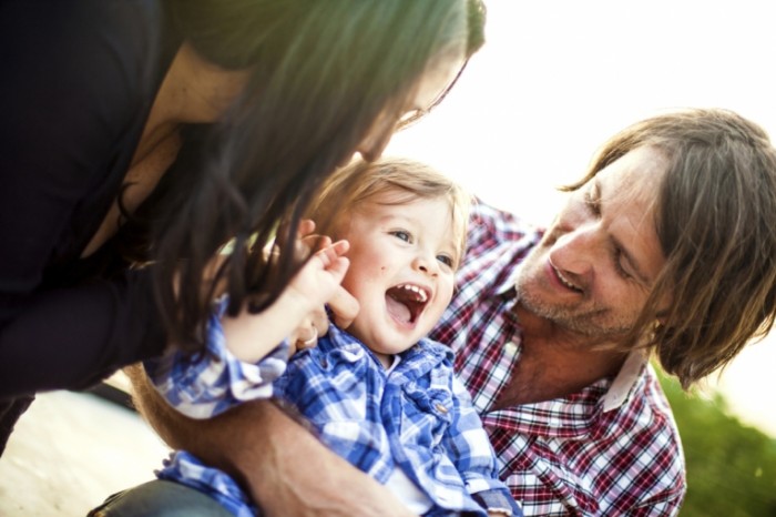 istock happy family 700x466 Счастливый папа с сыном   Happy dad and son