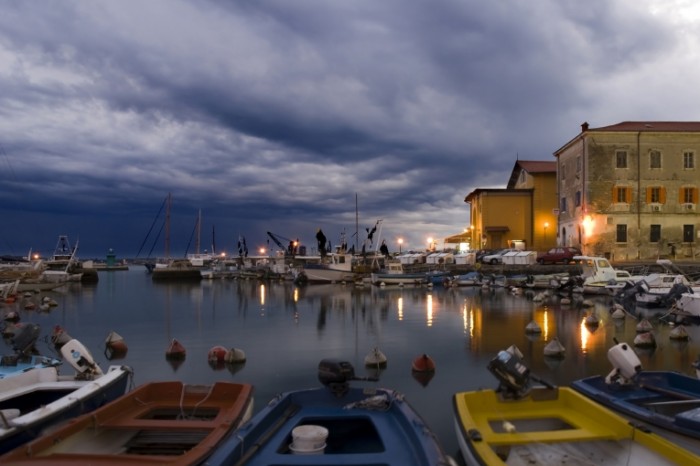 istock 000004742703medium 700x466 Озеро с лодками   Lake with boats