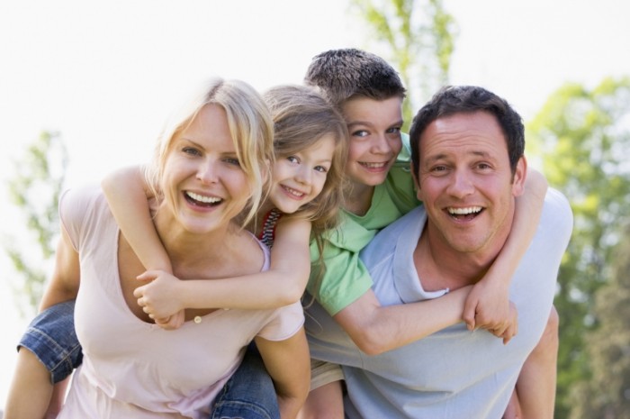 istock 000008235598large 700x465 Счастливая семья    Happy family