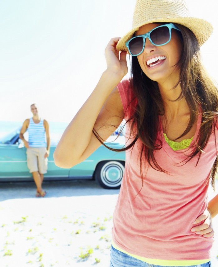 istock 000014575855medium 700x858 Девушка в очках и шляпе   Girl with glasses and hat