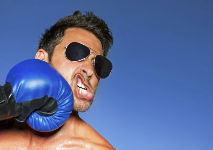 istock 000030742342 large 700x494 Удар боксерской перчаткой   Punch Boxing Gloves