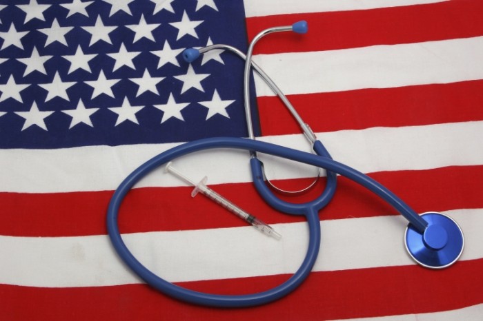 us healthcare istock 700x466 Стетоскоп на американском флаге   Stethoscope on American Flag