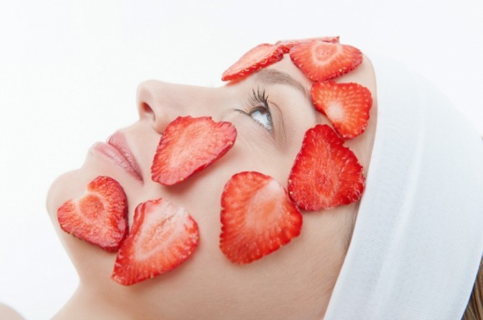 Dollarphotoclub 67908029 e1430181121918 700x464 Маска с клубники   Mask with strawberries