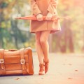 Девушка с чемоданом и зонтом - Girl with a suitcase and an umbrella