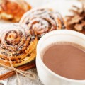 Какао и булочки с корицей - Cocoa and cinnamon rolls