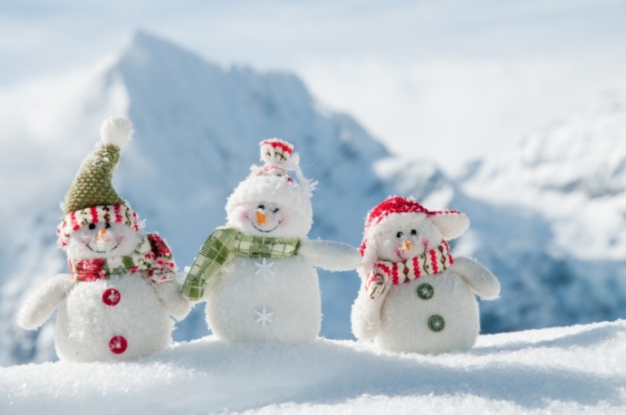 shutterstock 616972421 700x464 Снеговики   Snowmen