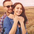 Счастливая пара в поле - Happy couple in the field