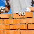 Строитель с кирпичами - Builder with bricks