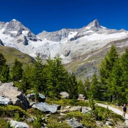 Туристы в горах - Tourists in the mountains