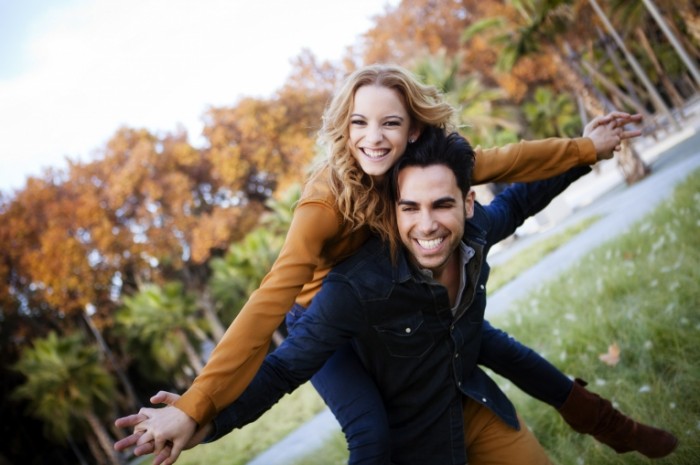 shutterstock 126332129 700x465 Пара   Couple