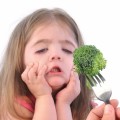 Девочка с капустой брокколи - Girl with broccoli