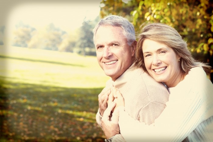 stock image elderly couple xxl 15 700x466 Счастливая пара   Happy couple