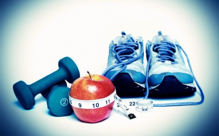 what is better diet or exercise ftr 700x437 Кроссовки и гантель   Running shoes and dumbbell