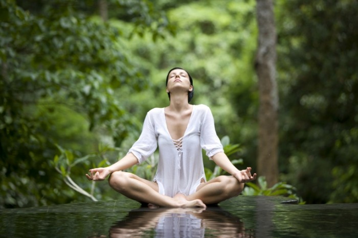 yoga pose istock 000005213985xlarge 2 700x466 Йога   Yoga