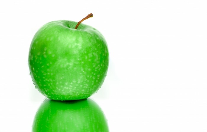 green apple free license CC0 700x446 Green apple   Зеленое яблоко