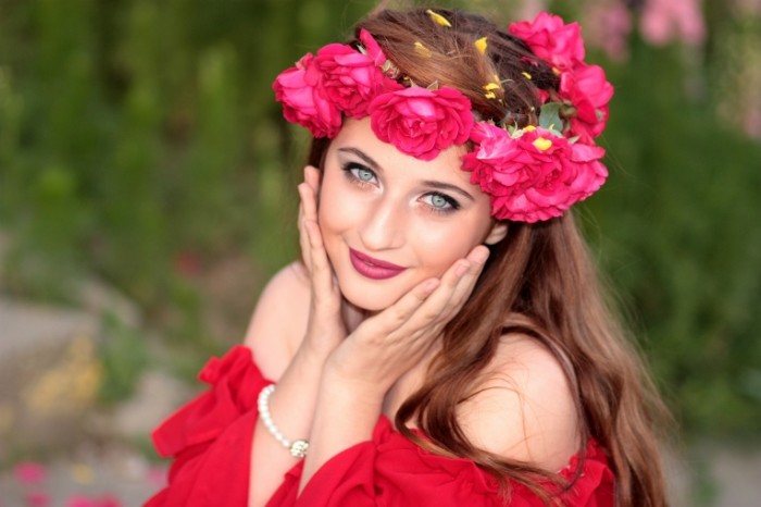 girl 1403458 700x466 Girl in wreath   Девушка в венке