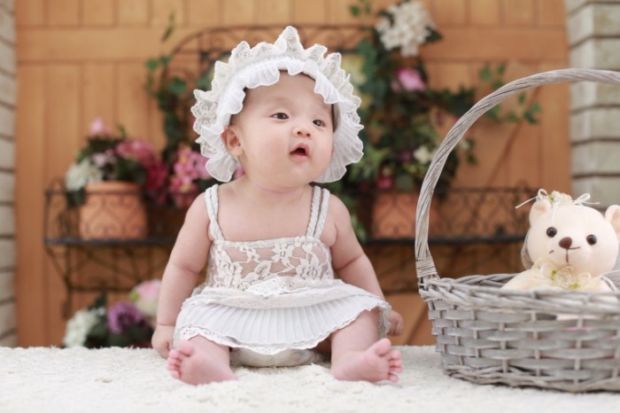 baby 13237562 700x466 Baby in white   Малыш в белом