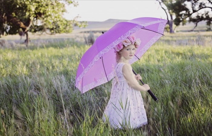 summer 877464 700x449 Girl with umbrella   Девочка с зонтиком