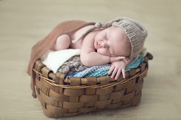 387b1fb6d3e627d 700x466 Ребенок в корзине   Baby in the basket