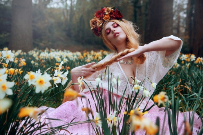 ae10e1a2ad8d8f1 700x466 Девушка в цветах   Girl in flowers