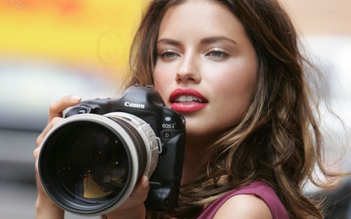 devushki ba35ddb217c2 700x437 Девушка с камерой   Girl with camera